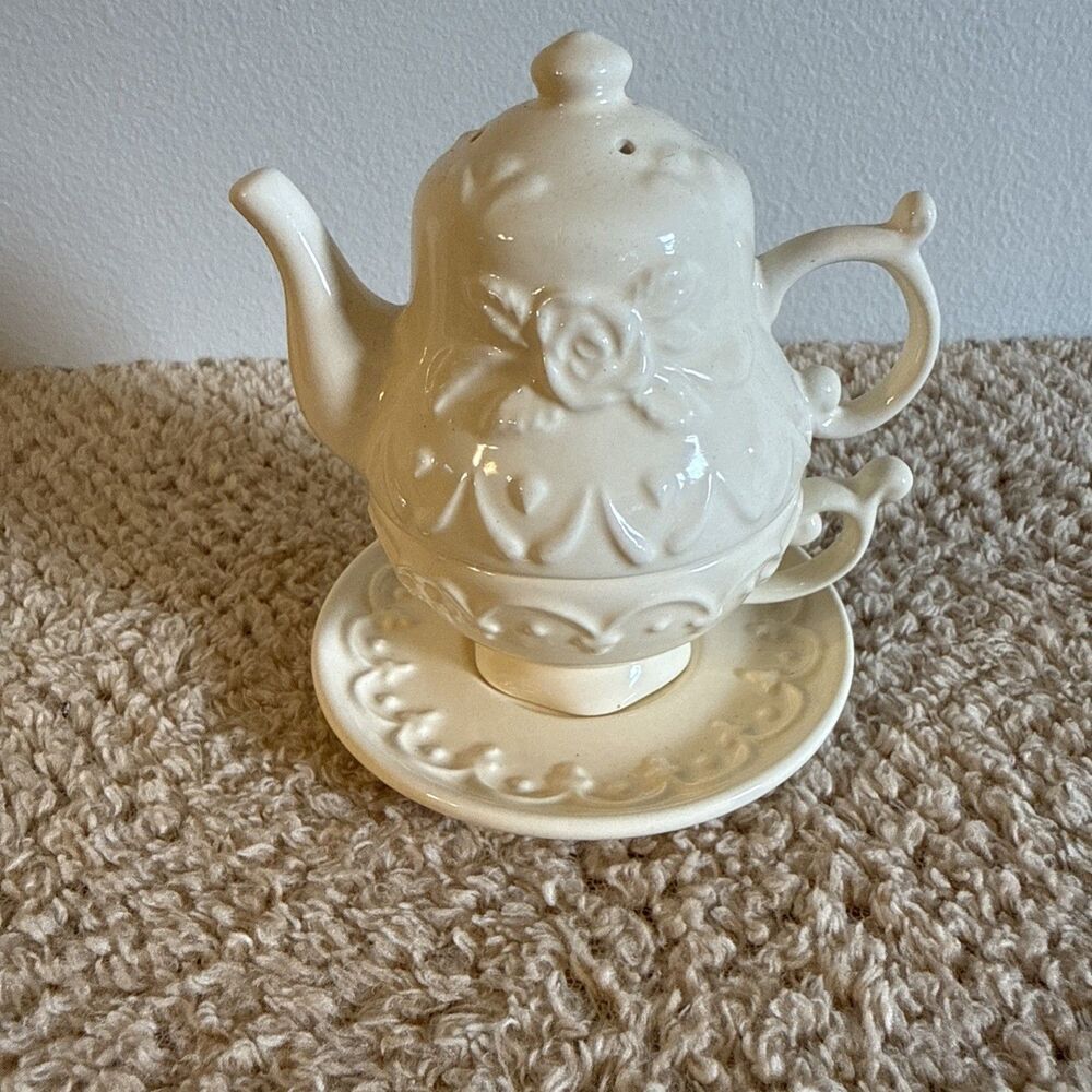 Fine Porcelain Teapot Salt & Pepper Shaker w Saucer Embossed Fleur-de-lis 4”
